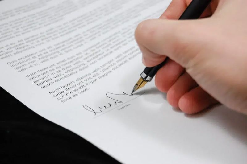 Sign a factory lease contract