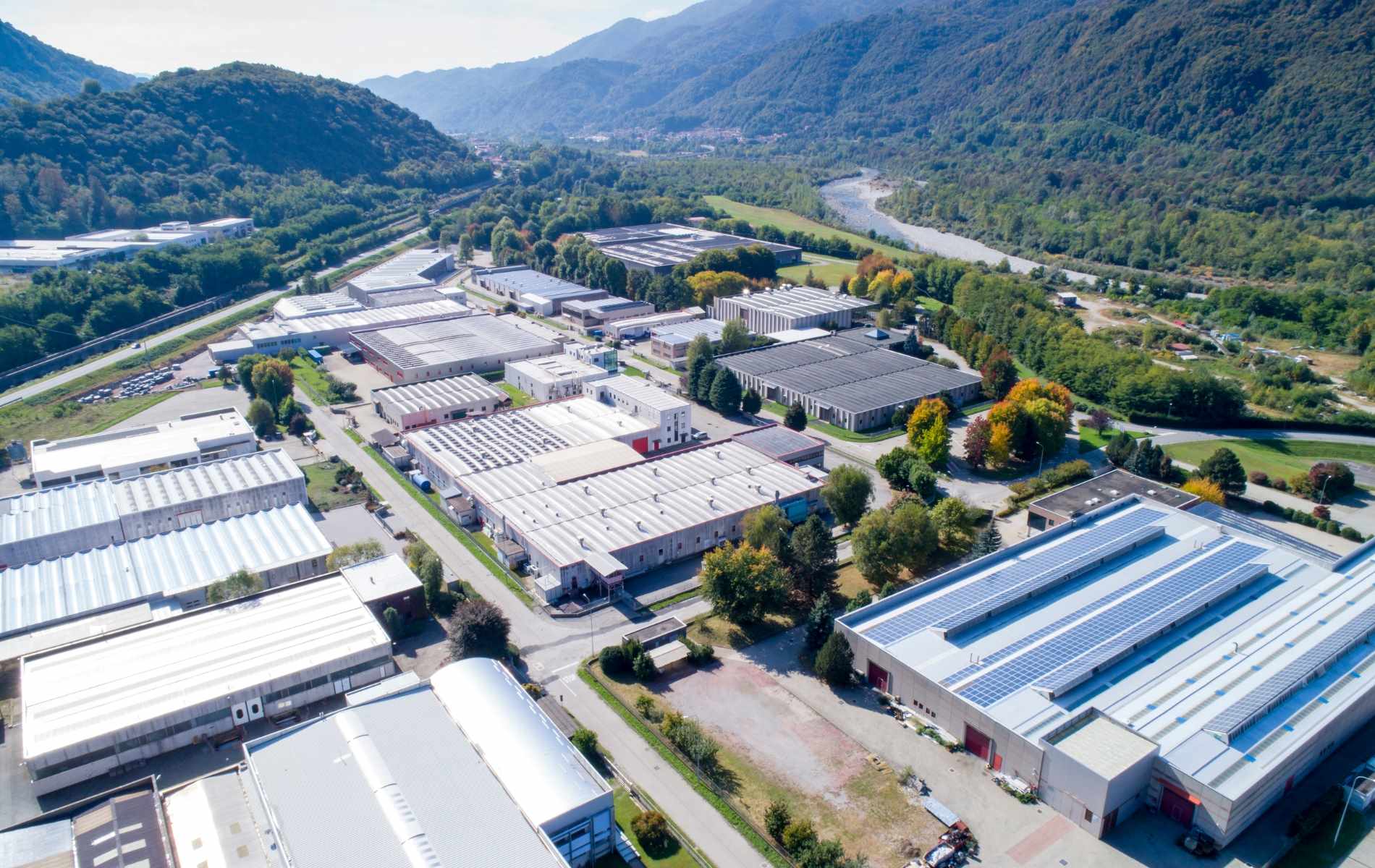 https://ktgindustrial.com/wp-content/uploads/2026/01/green-warehouses-leasing-in-vietnam.jpg