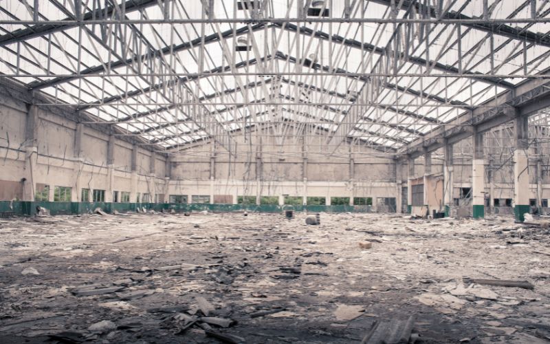 dismantling of industrial plants by machinery